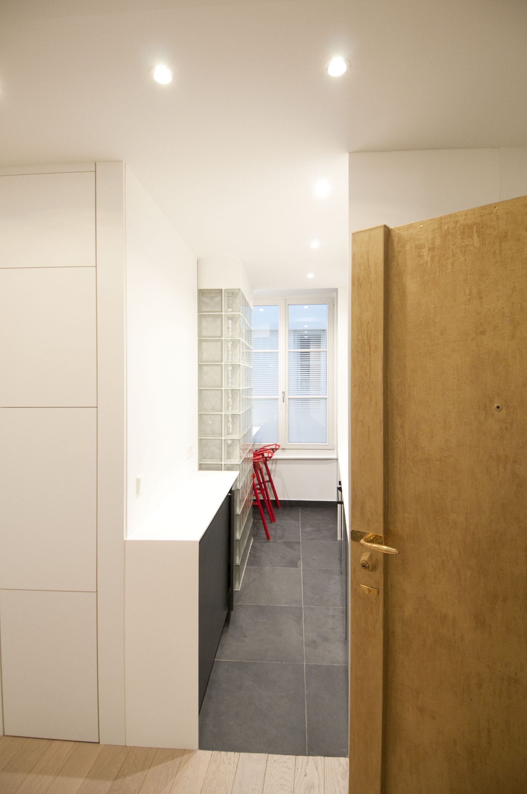 GAIA Architectures a réhabilité et rénové un appartement sur la rue de l'Université à Paris 7ème.